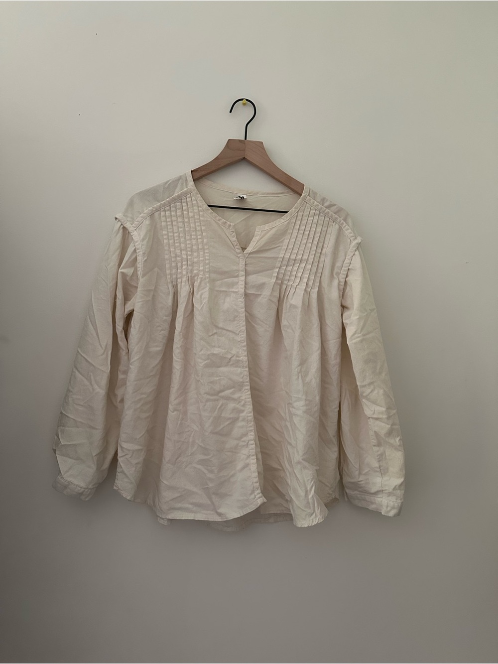 Women's Cream Pintuck Long-Sleeve Blouse